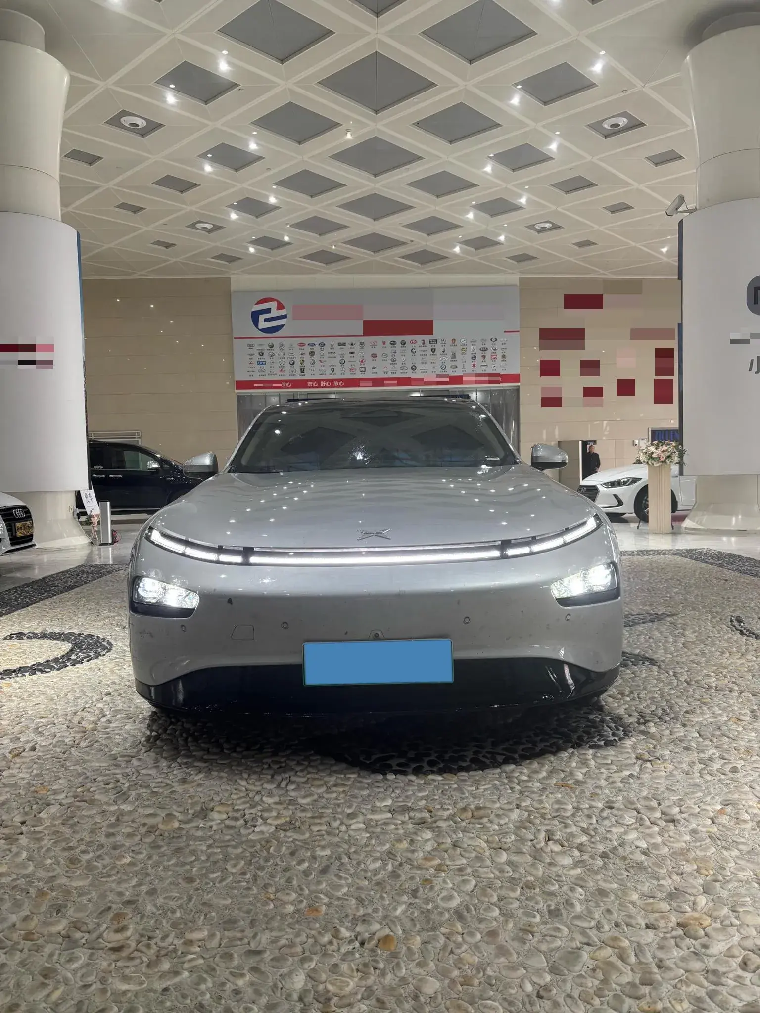 2022 XPENG P7 thumbnail 2