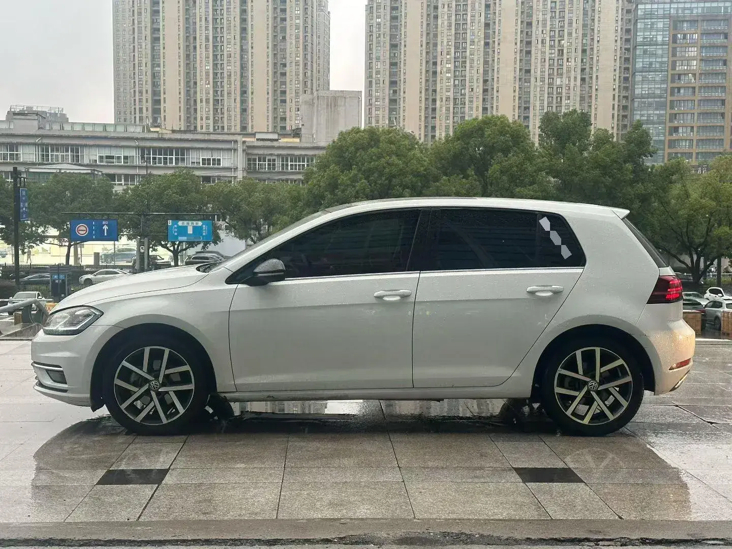 2018 VOLKSWAGEN GOLF thumbnail 2