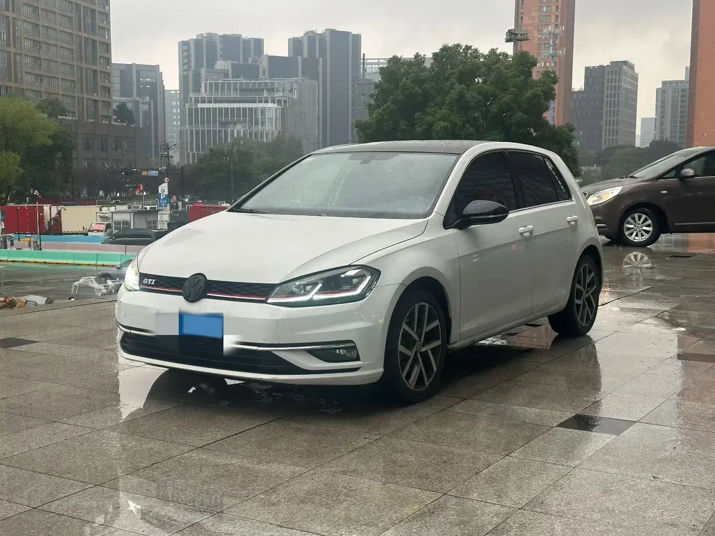 2018 VOLKSWAGEN GOLF view 1