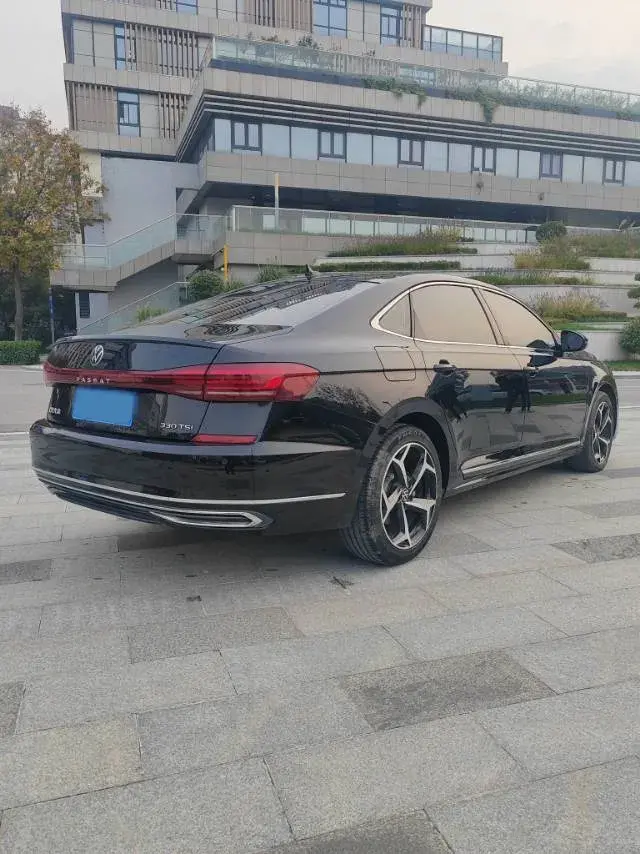 2024 VOLKSWAGEN PASSAT thumbnail 4