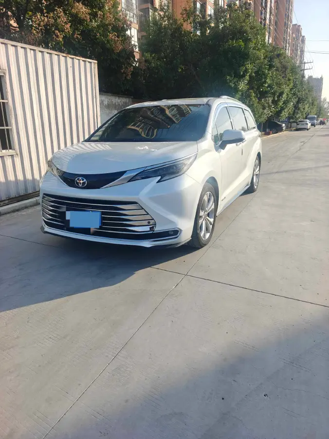 2021 Toyota Sienna 2.5L 192HP L4 E-CVT Hybrid