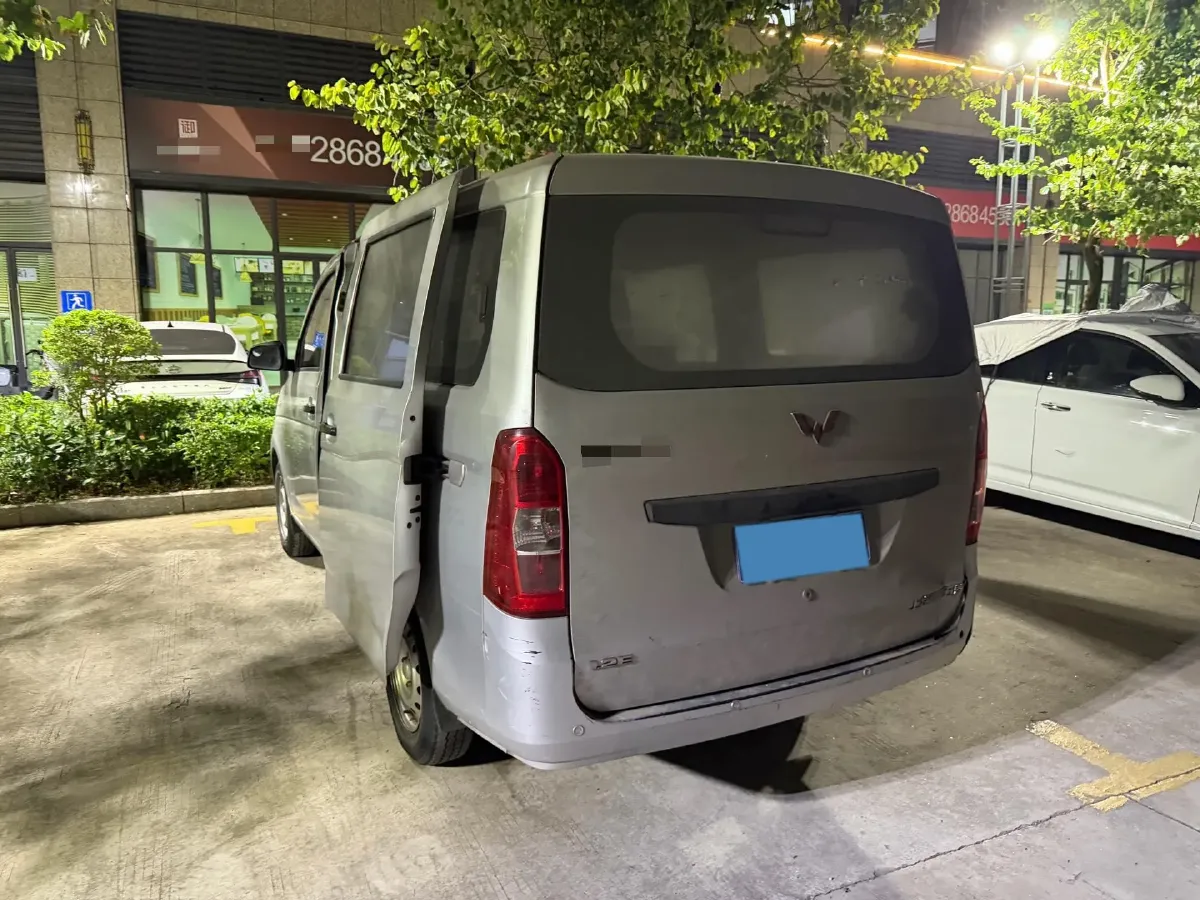 2018 WuLing ZhiGuang V 1.2L 82HP L4 5MT,autocango,china used car exporter,china ev exporter,chinese used car exporter,chinese used ev exporter