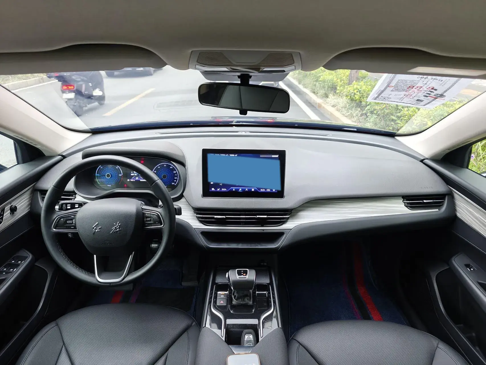 2024 HONGQI E-QM5 thumbnail 4