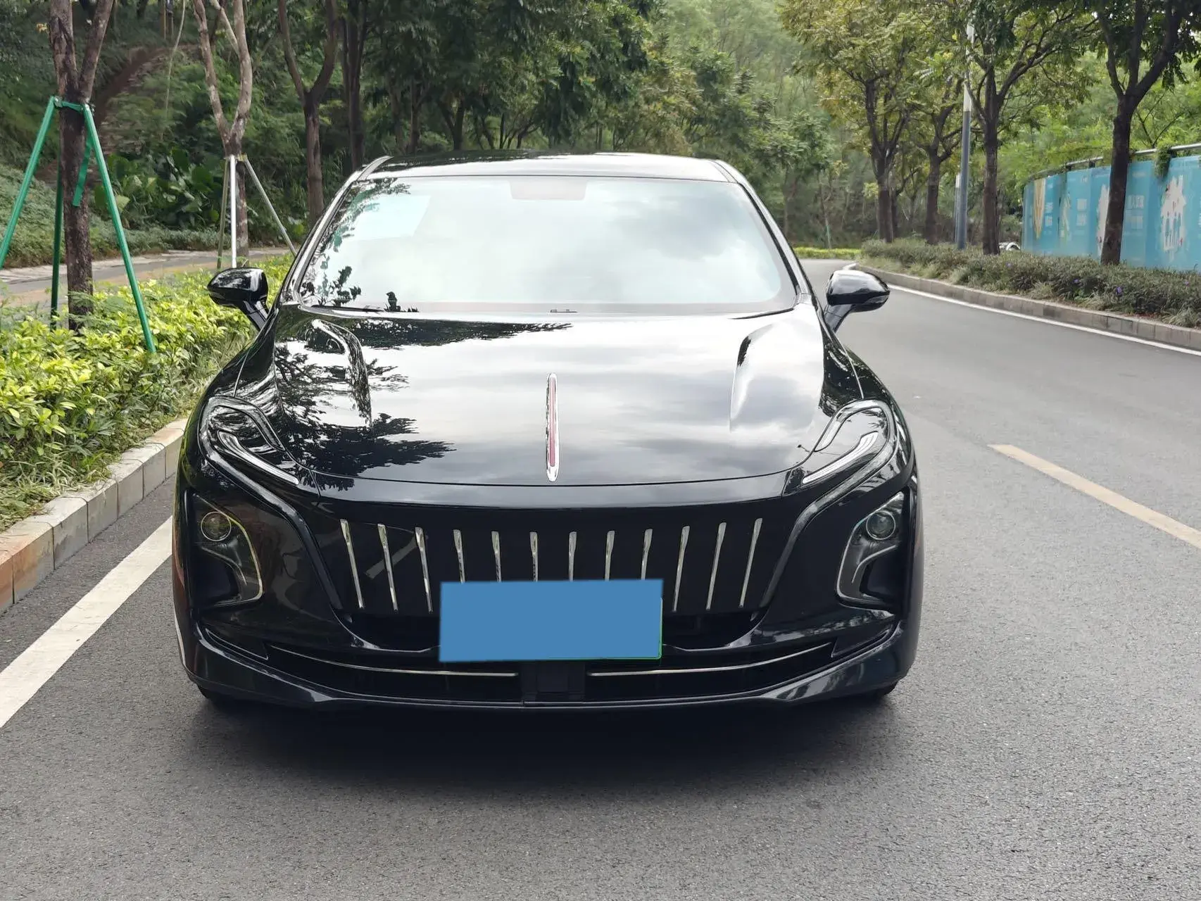 2024 HONGQI E-QM5 thumbnail 2