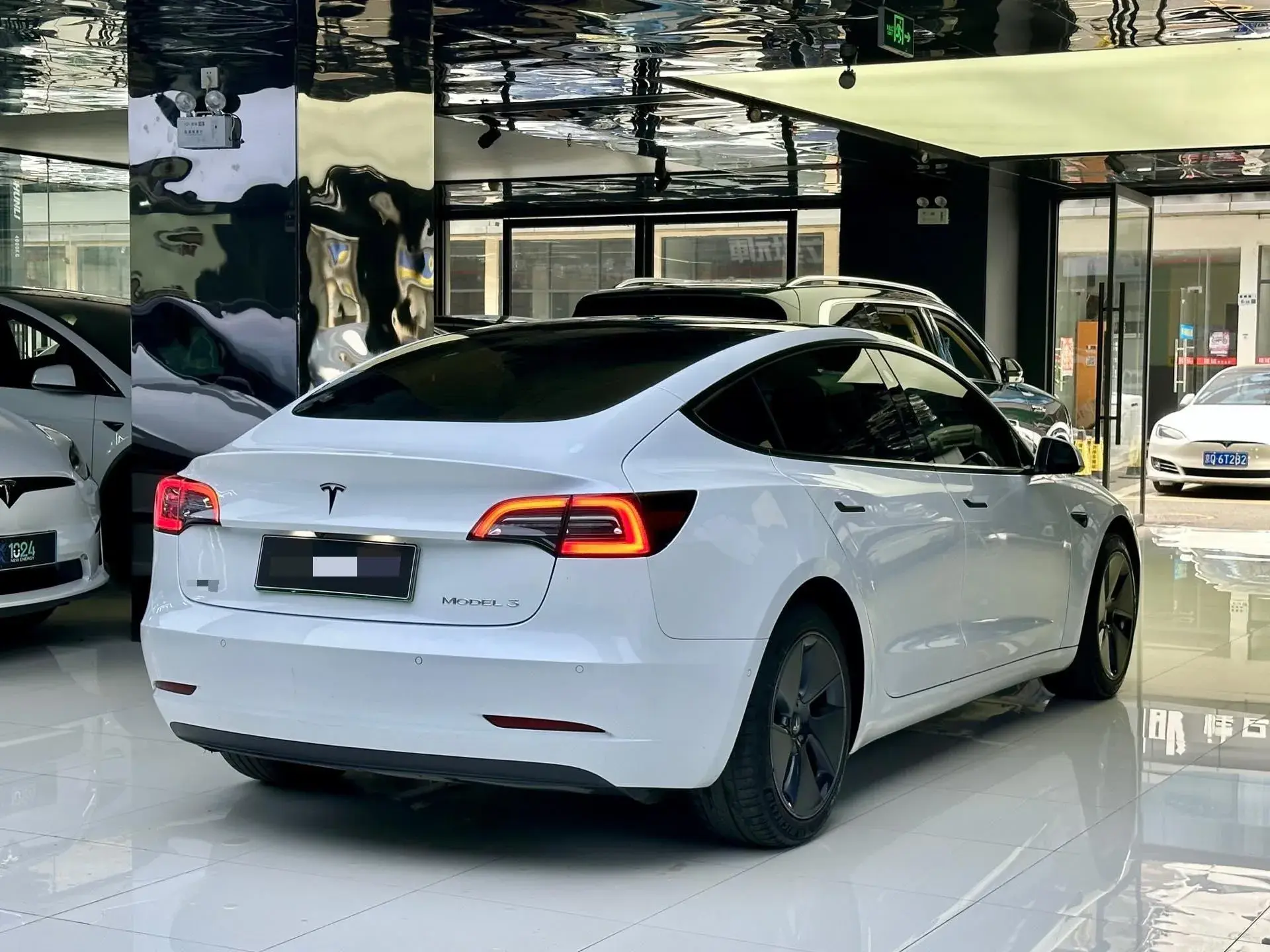 2021 TESLA MODEL thumbnail 4