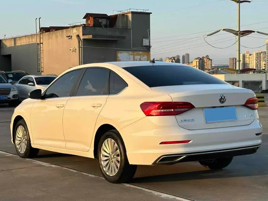 2019 VOLKSWAGEN LAVIDA thumbnail 3