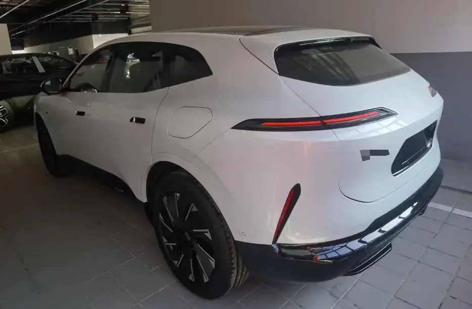 2025 AVATR 12 thumbnail 3