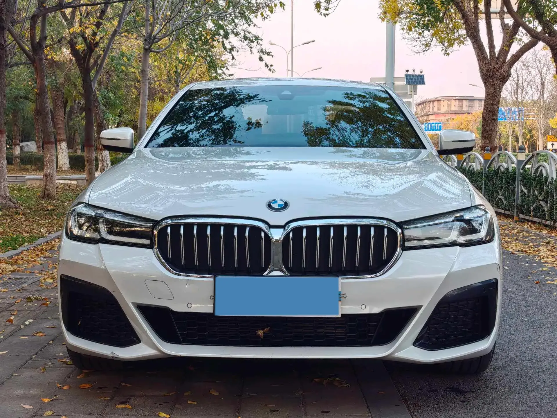 2021 BMW 5 thumbnail 2