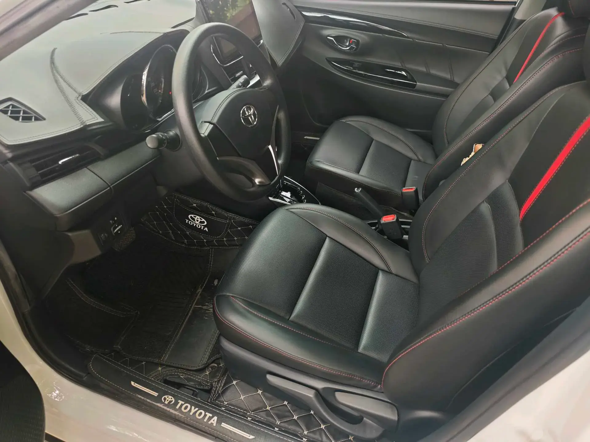 2021 TOYOTA YARIS thumbnail 2