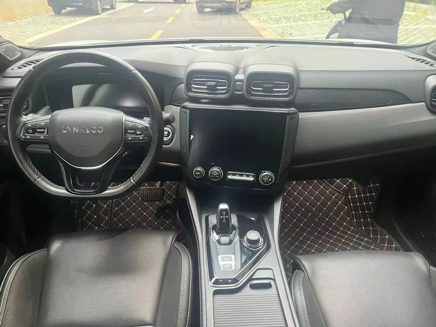 2021 LYNK&CO 03 thumbnail 4