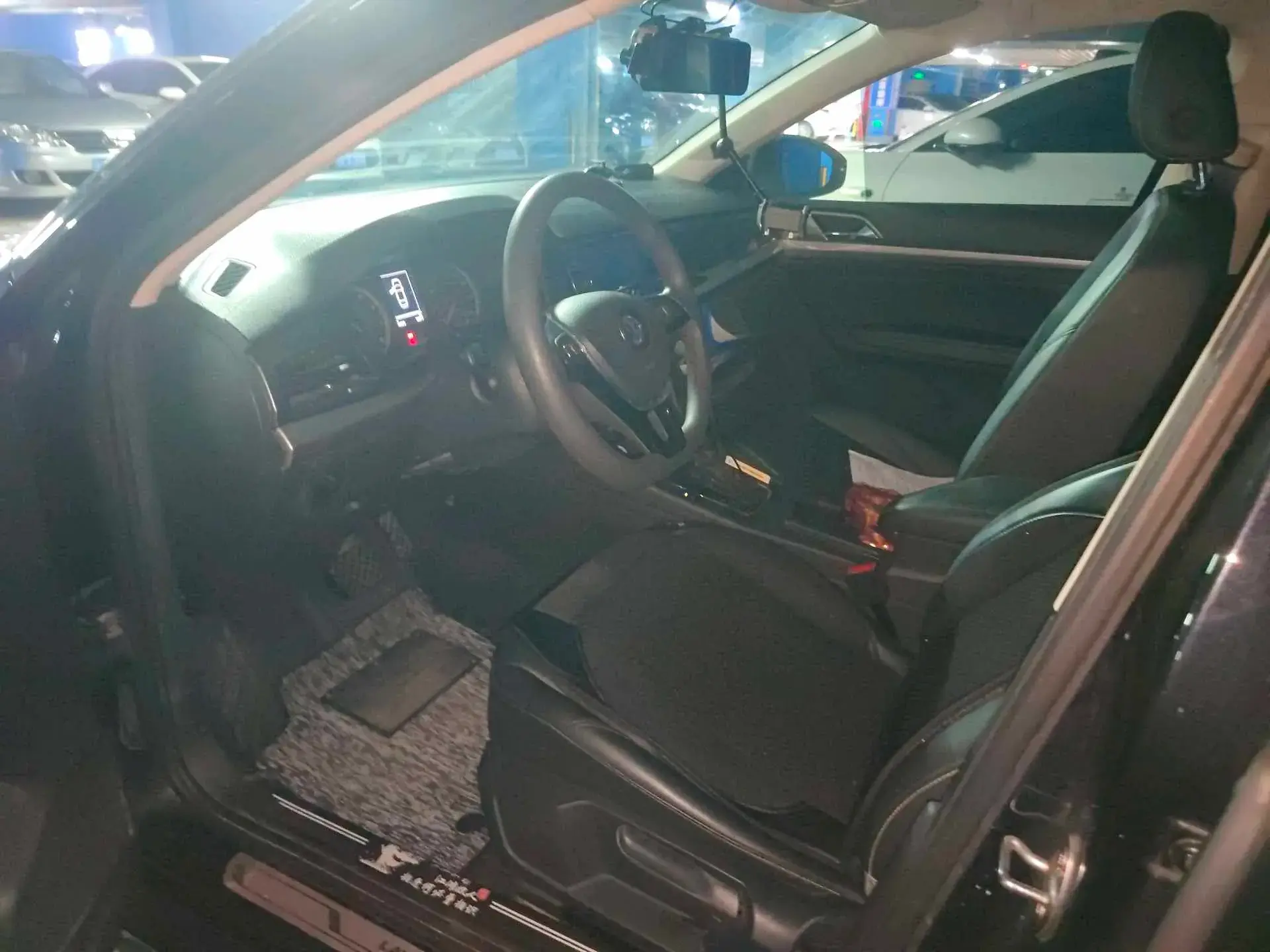 2019 VOLKSWAGEN LAVIDA thumbnail 4