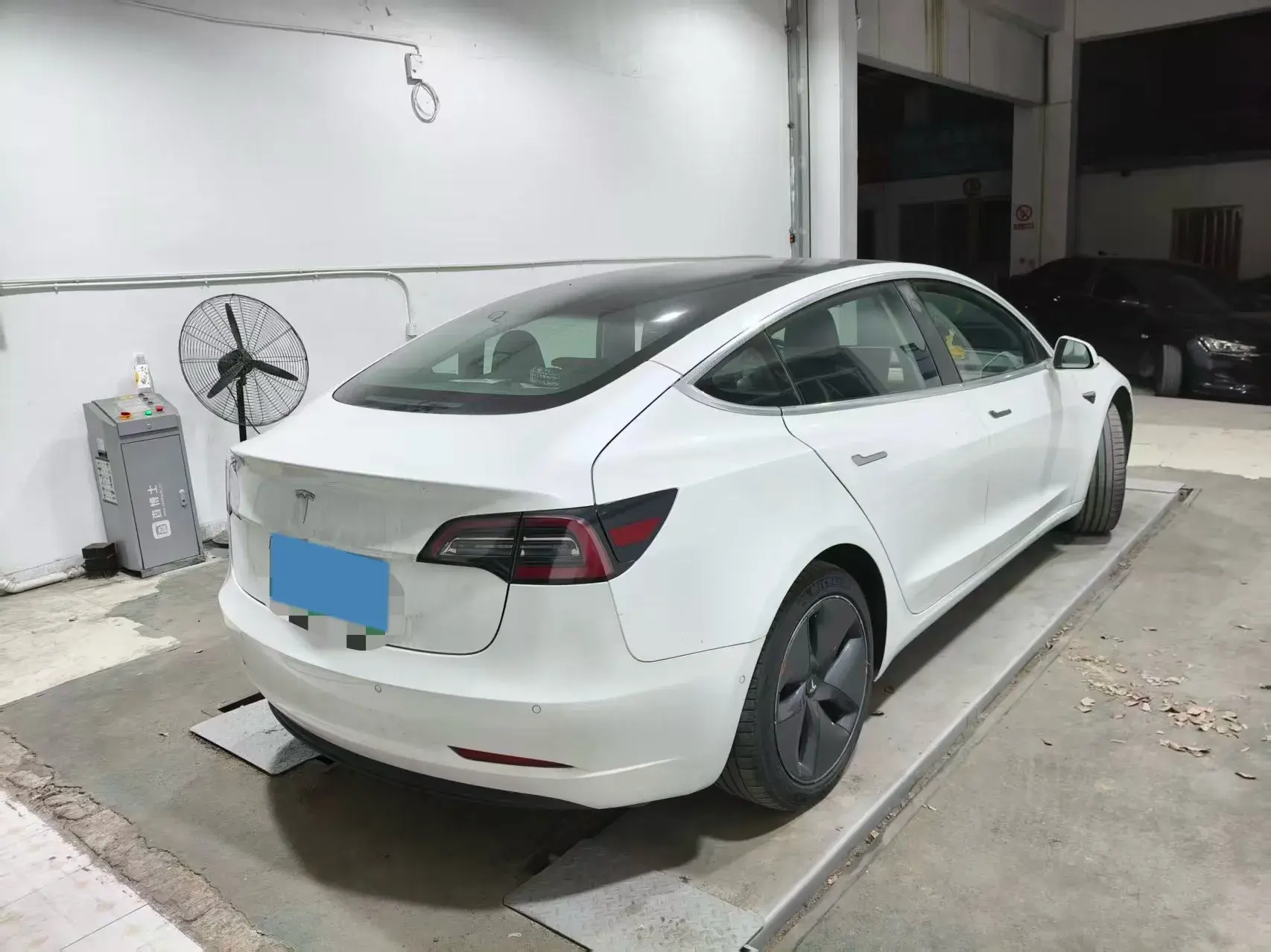 2019 TESLA MODEL thumbnail 3