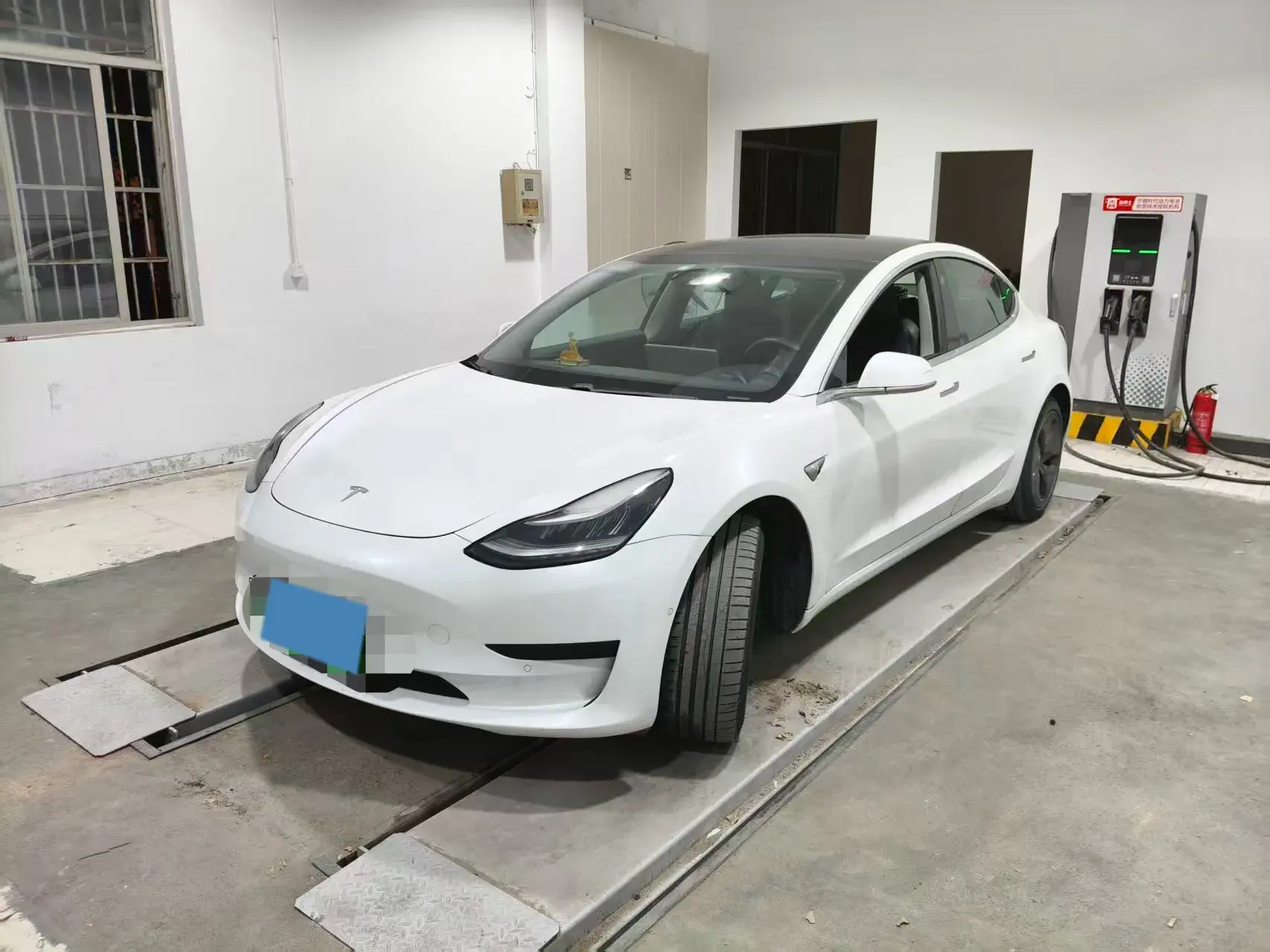 2019 TESLA MODEL view 1