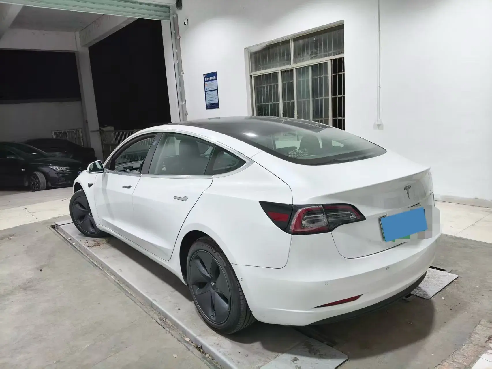 2019 TESLA MODEL thumbnail 4