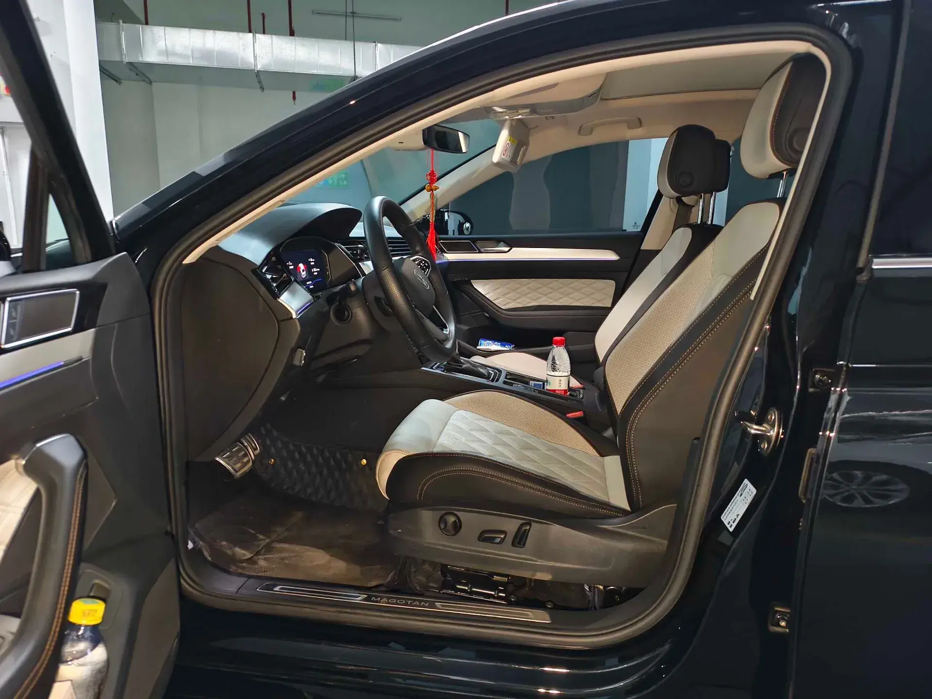 2023 VOLKSWAGEN MAGOTAN thumbnail 2