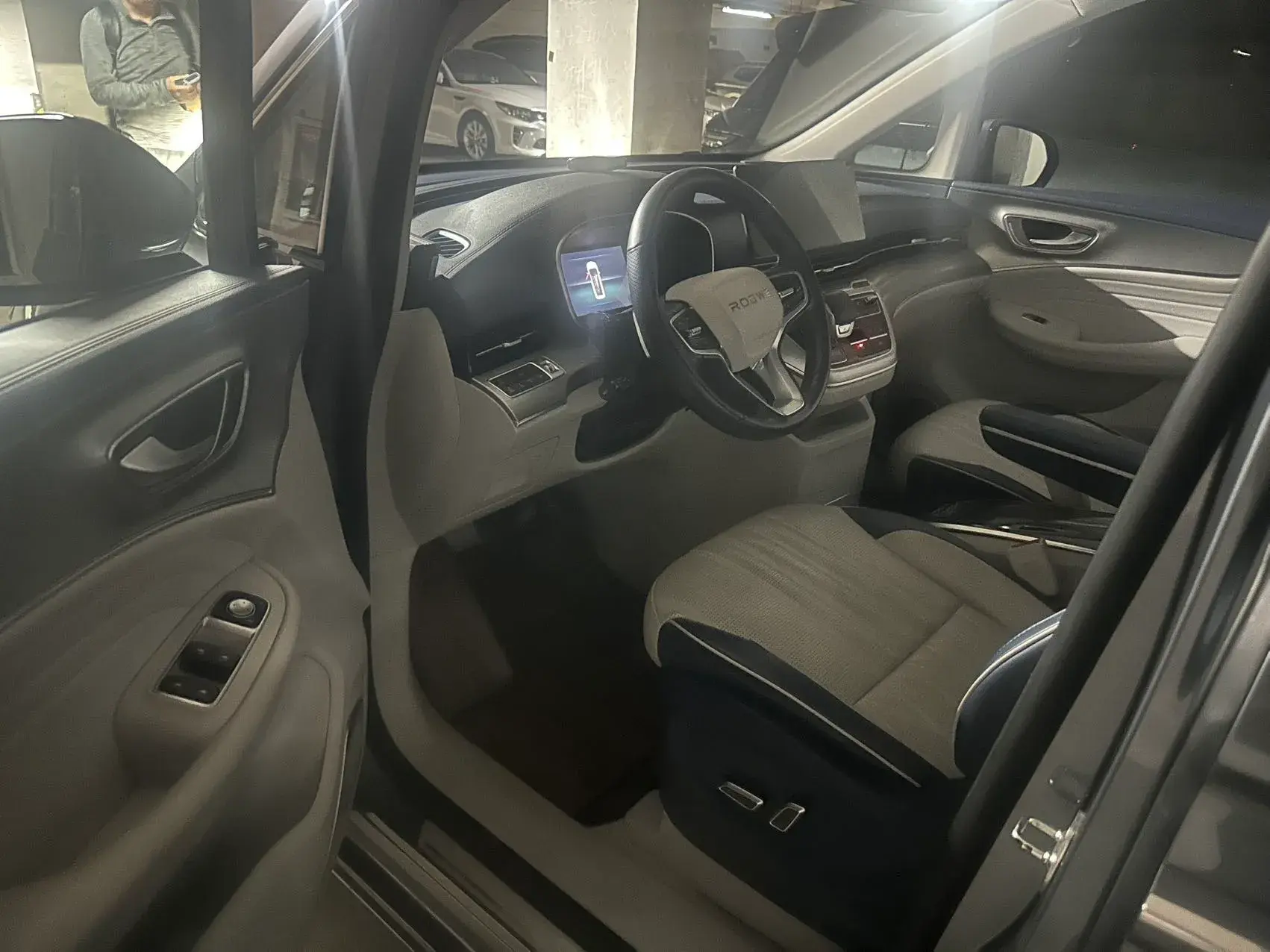 2022 ROEWE IMAX8 thumbnail 4