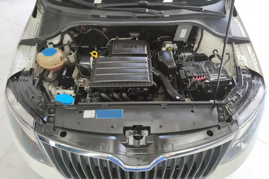 2018 SKODA RAPID thumbnail 4