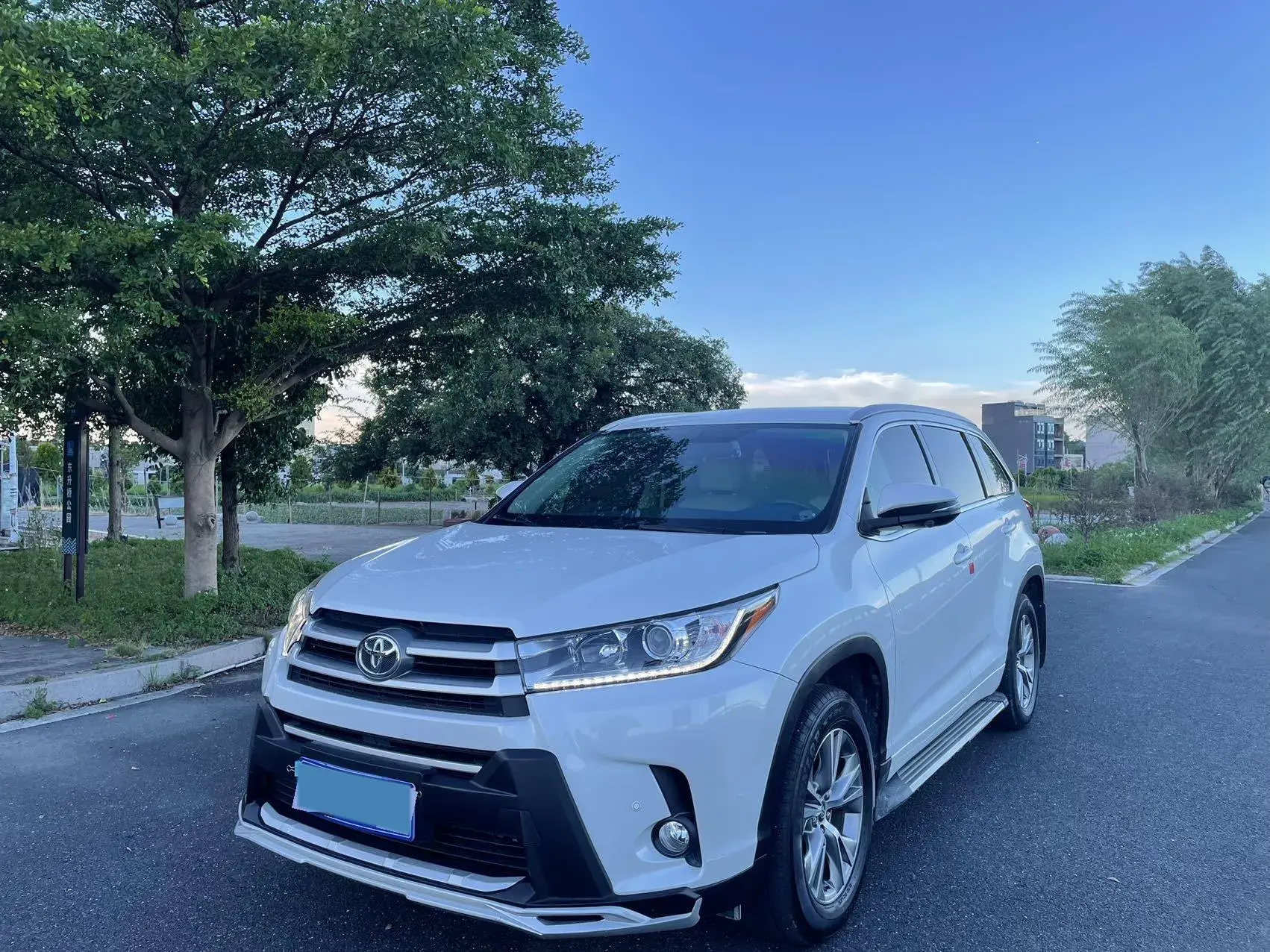 2021 TOYOTA HIGHLANDER view 1