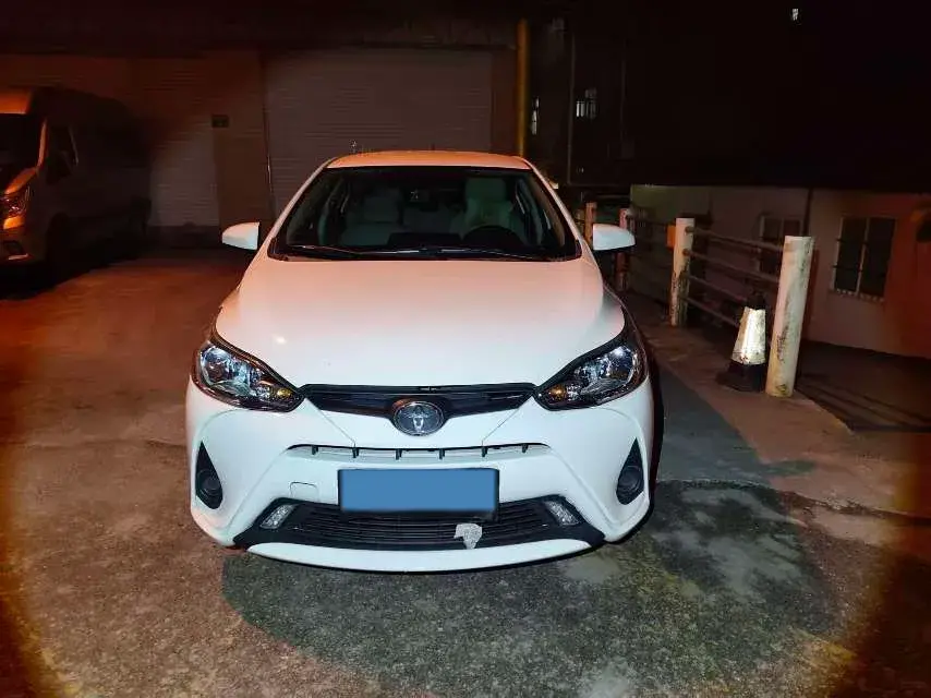2019 TOYOTA YARIS thumbnail 2