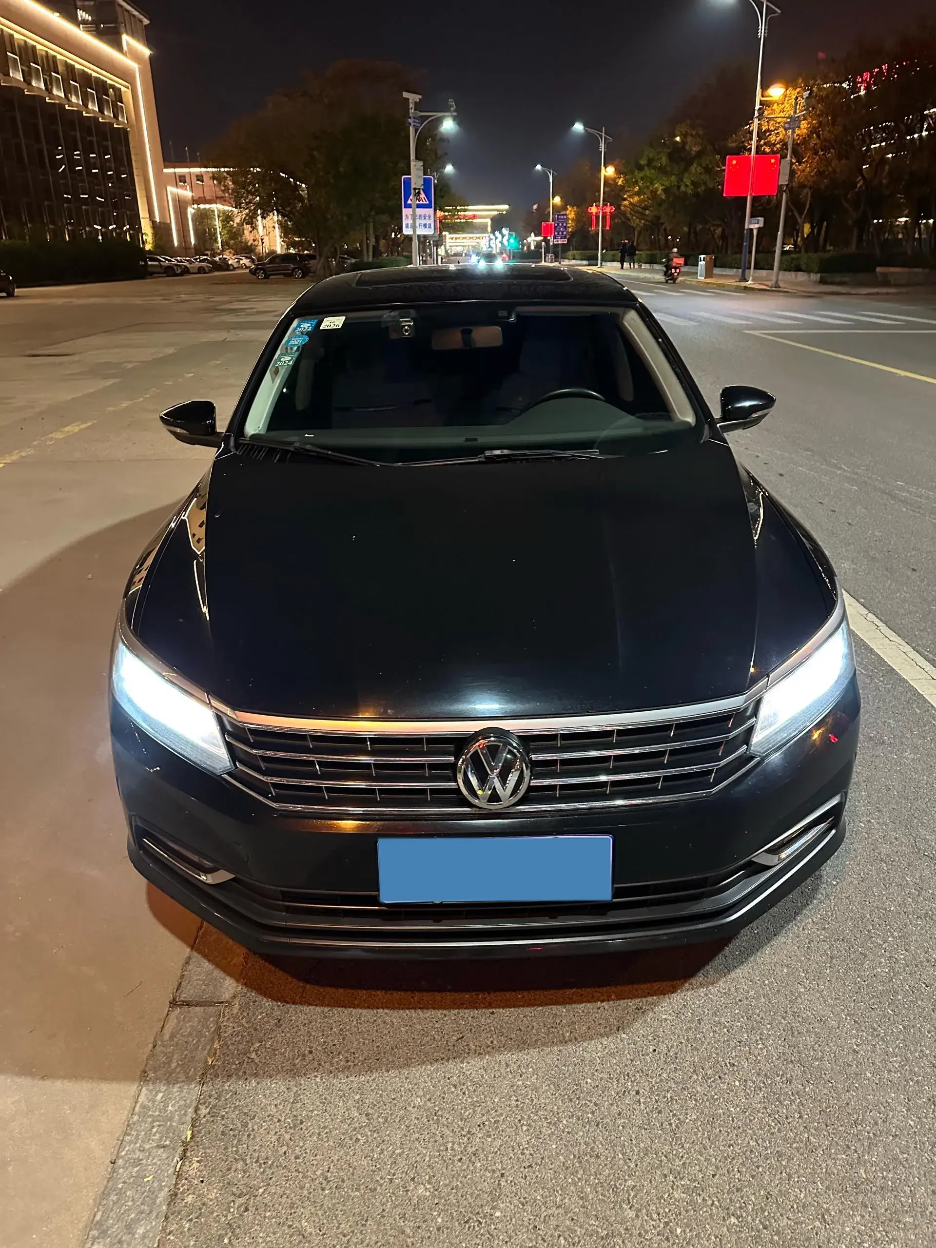 2017 VOLKSWAGEN PASSAT thumbnail 2