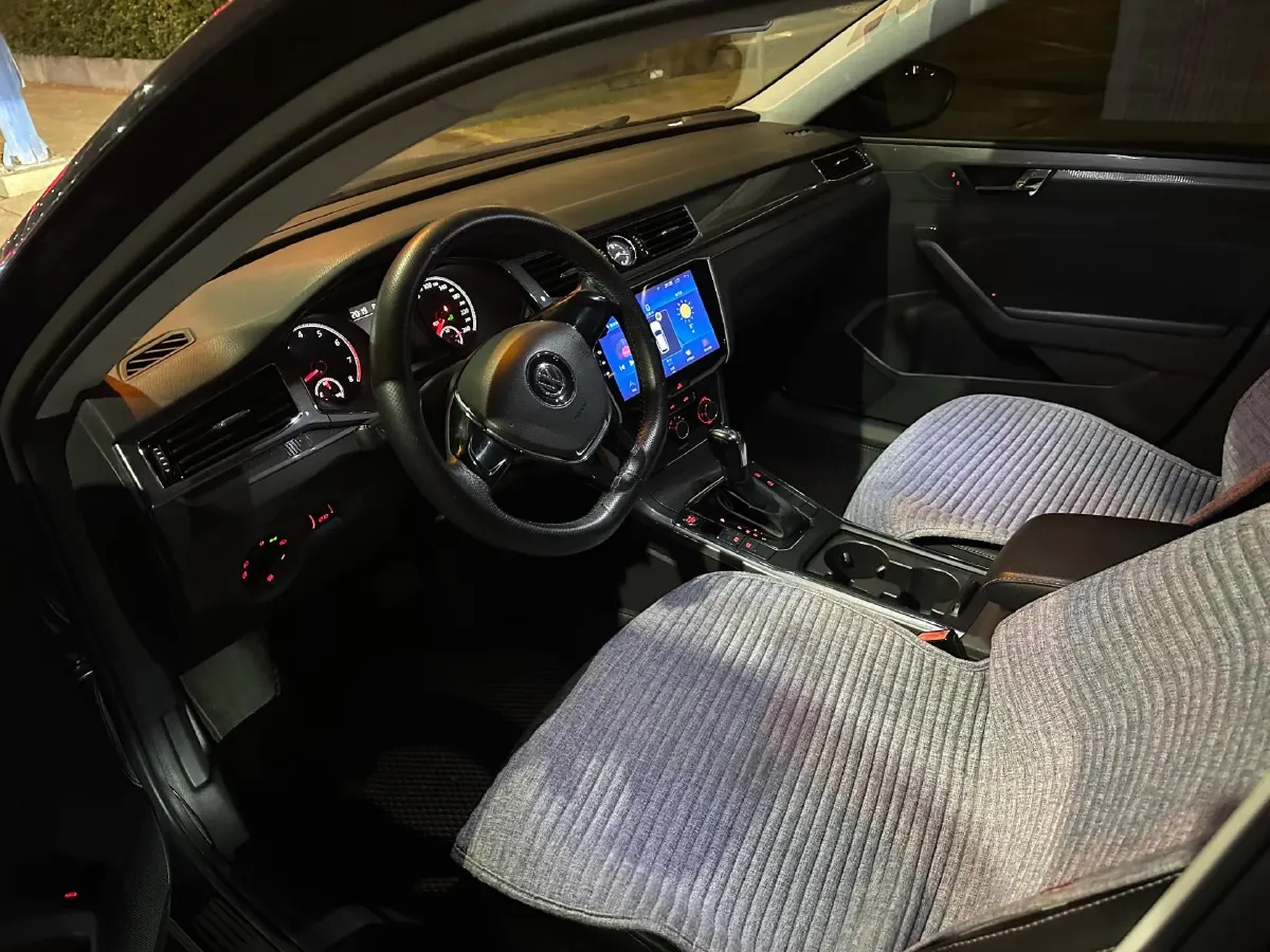 2017 Volkswagen Passat 1.8T 180HP L4 7DCT,autocango,china used car exporter,china ev exporter,chinese used car exporter,chinese used ev exporter