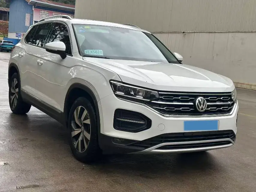 2019 VOLKSWAGEN TAYRON thumbnail 3