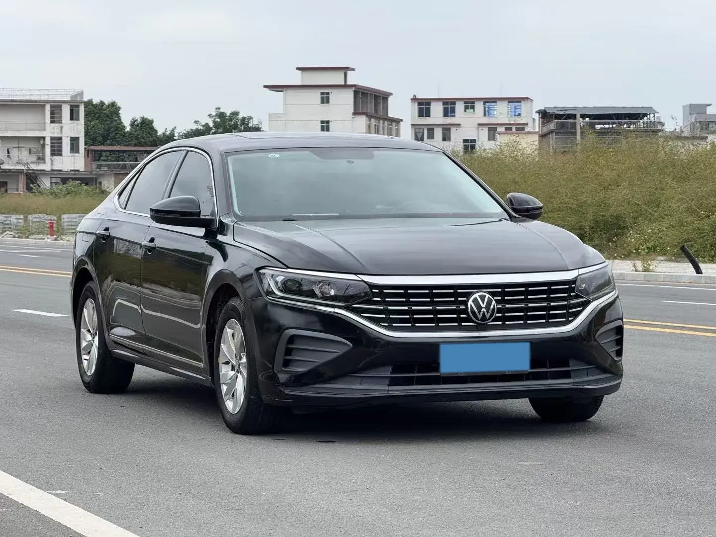 2022 VOLKSWAGEN PASSAT thumbnail 3