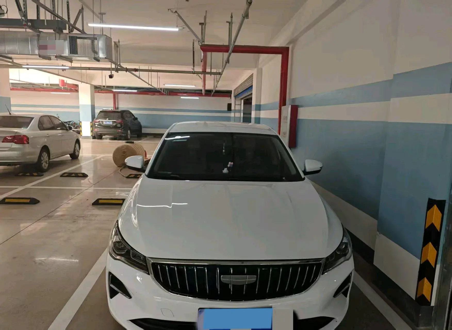 2025 GEELY EMGRAND thumbnail 2