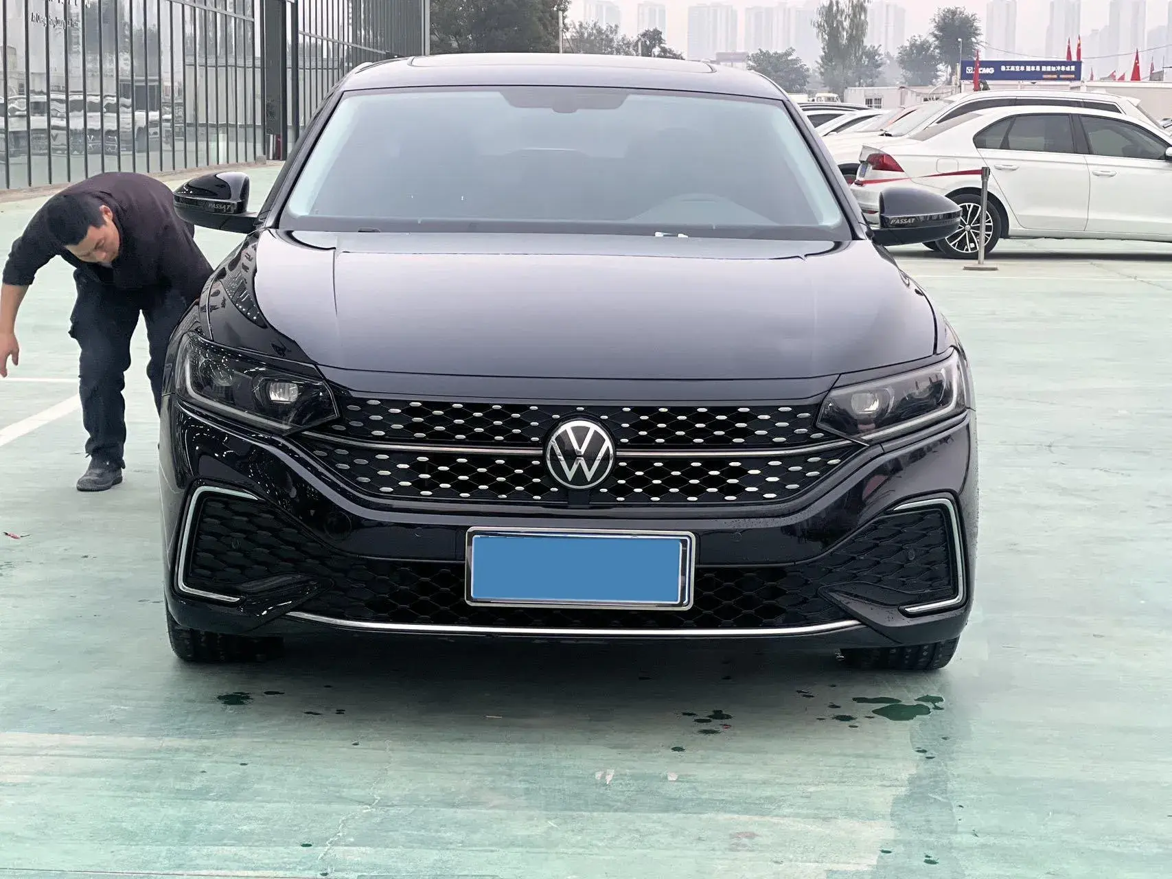 2022 VOLKSWAGEN PASSAT thumbnail 2