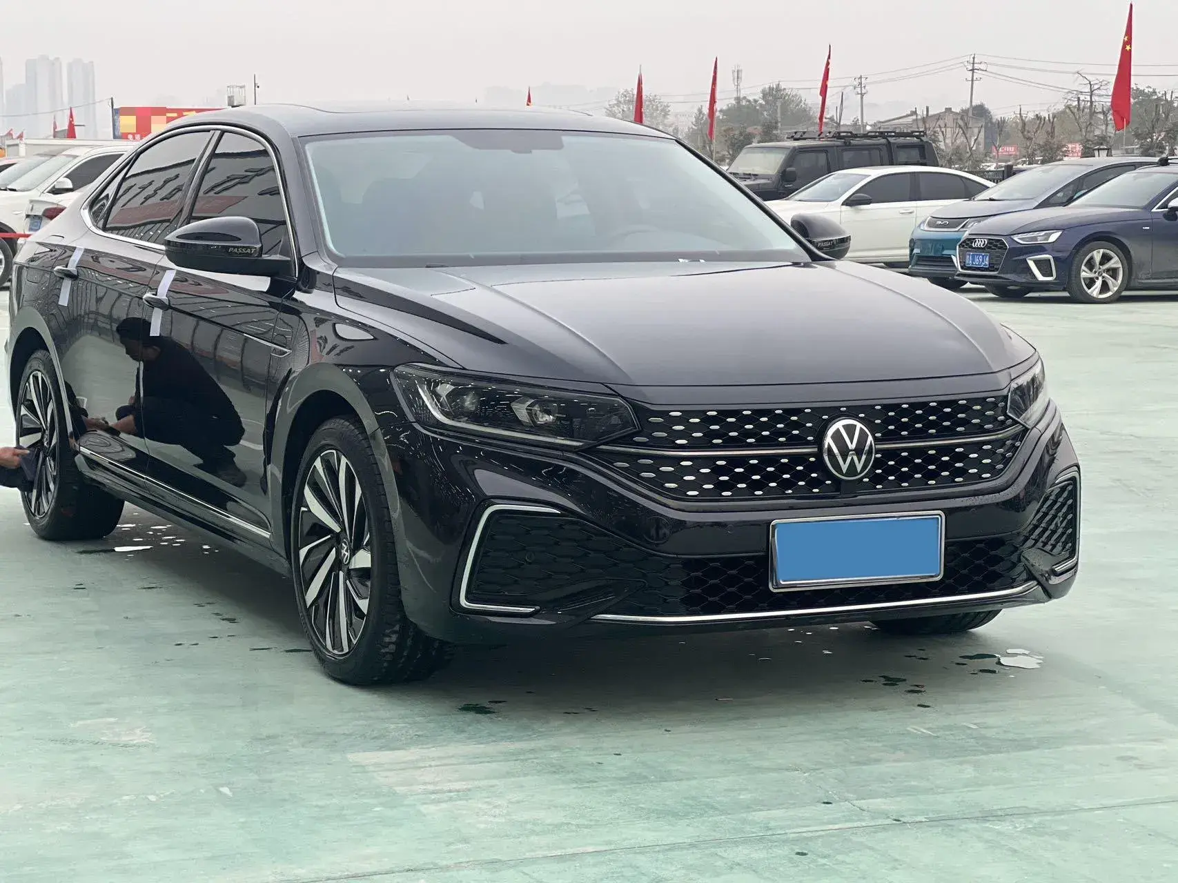 2022 VOLKSWAGEN PASSAT thumbnail 3