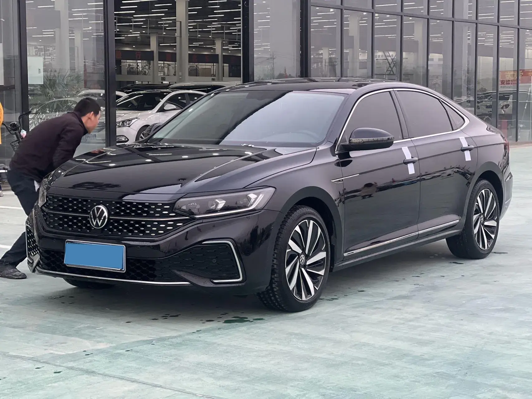 2022 VOLKSWAGEN PASSAT view 1