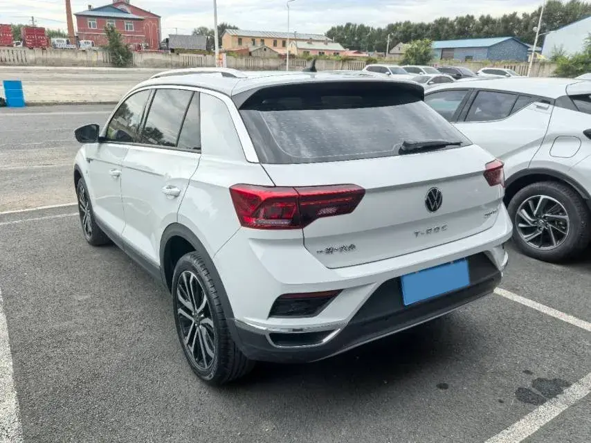2022 VOLKSWAGEN T-ROC thumbnail 3
