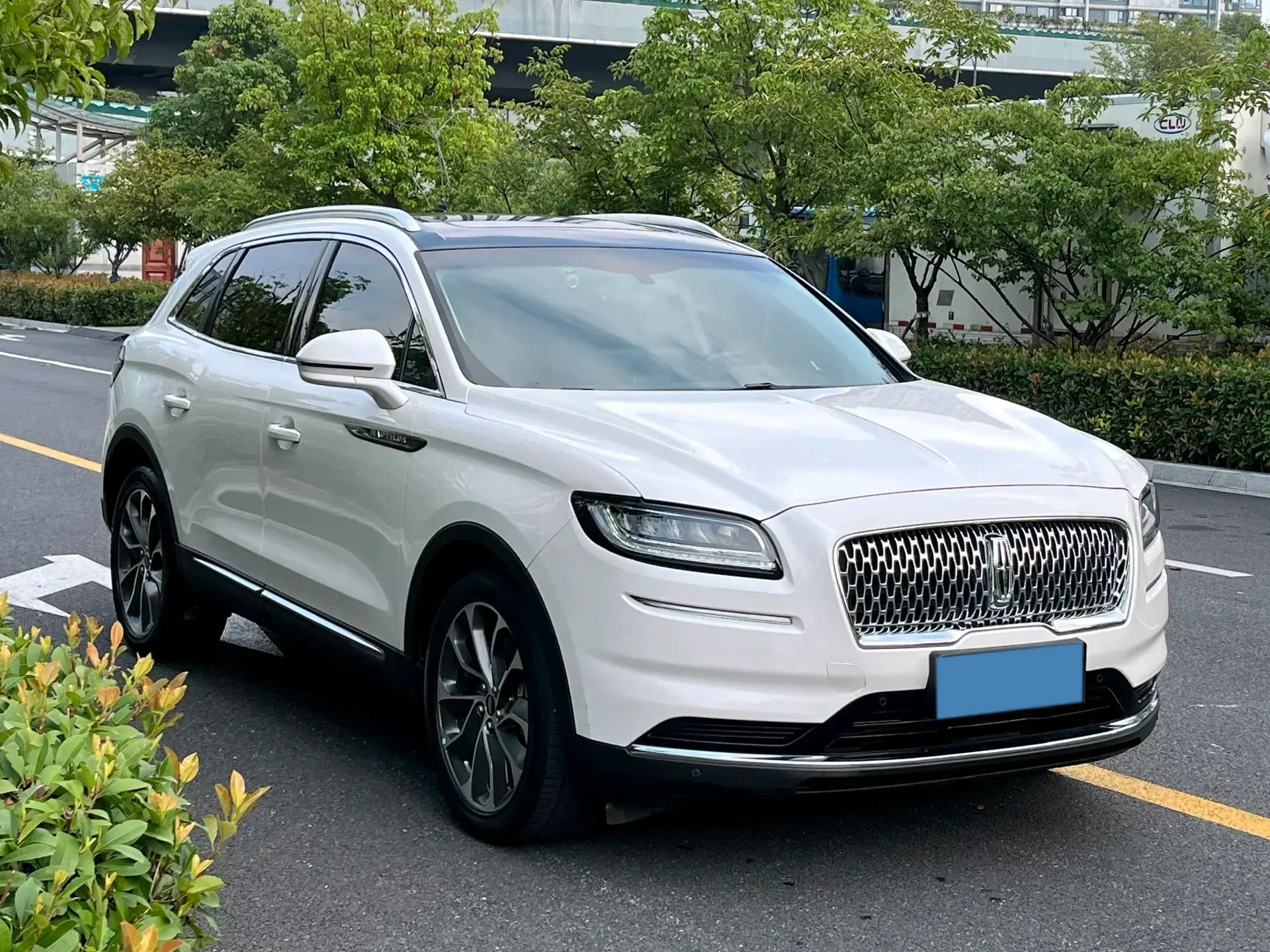 2021 LINCOLN NAUTILUS thumbnail 3