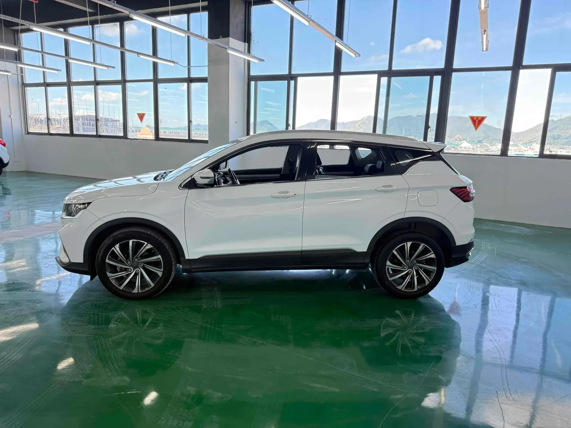 2019 GEELY COOLRAY thumbnail 3