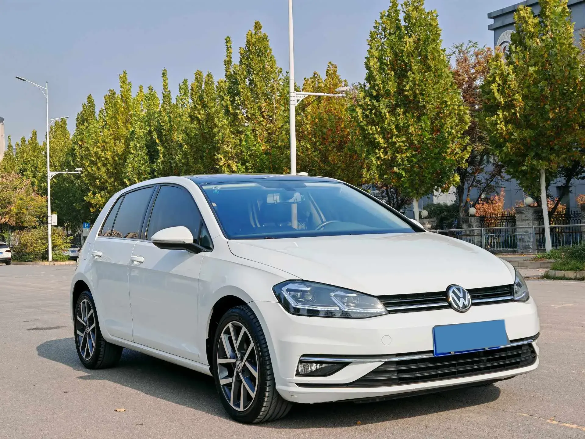 2020 VOLKSWAGEN GOLF thumbnail 3