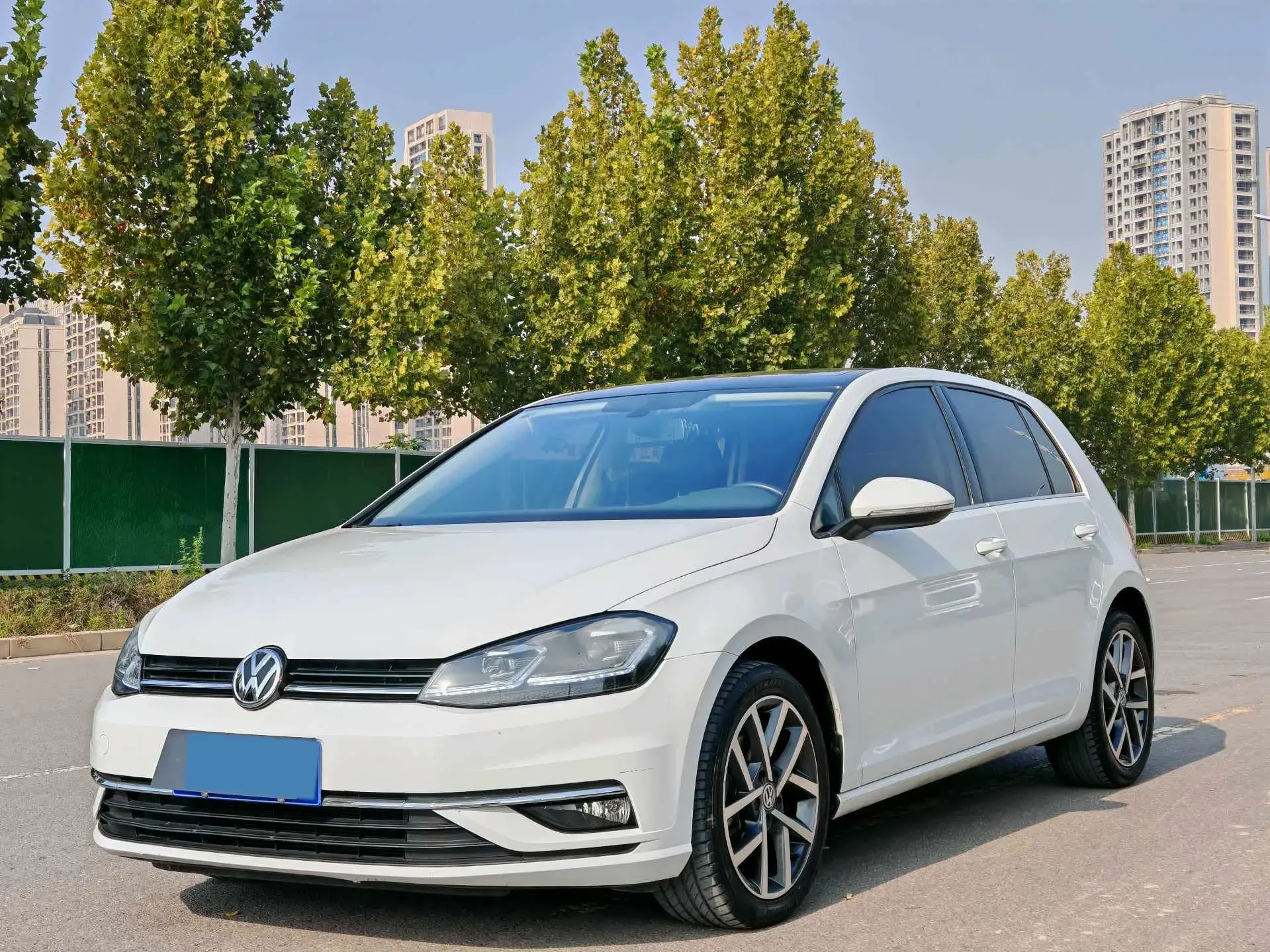 2020 VOLKSWAGEN GOLF view 1