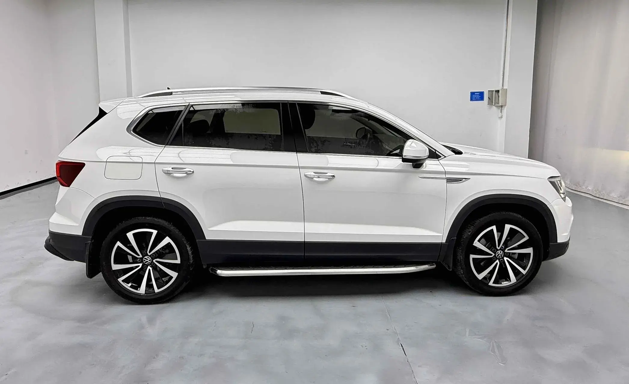 2021 VOLKSWAGEN THARU thumbnail 4