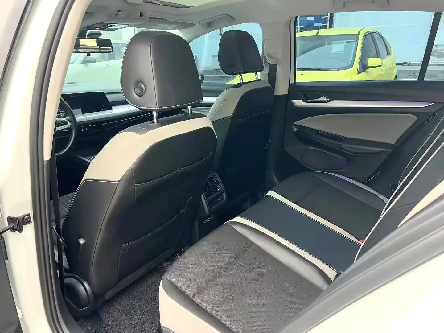 2021 VOLKSWAGEN GOLF thumbnail 3