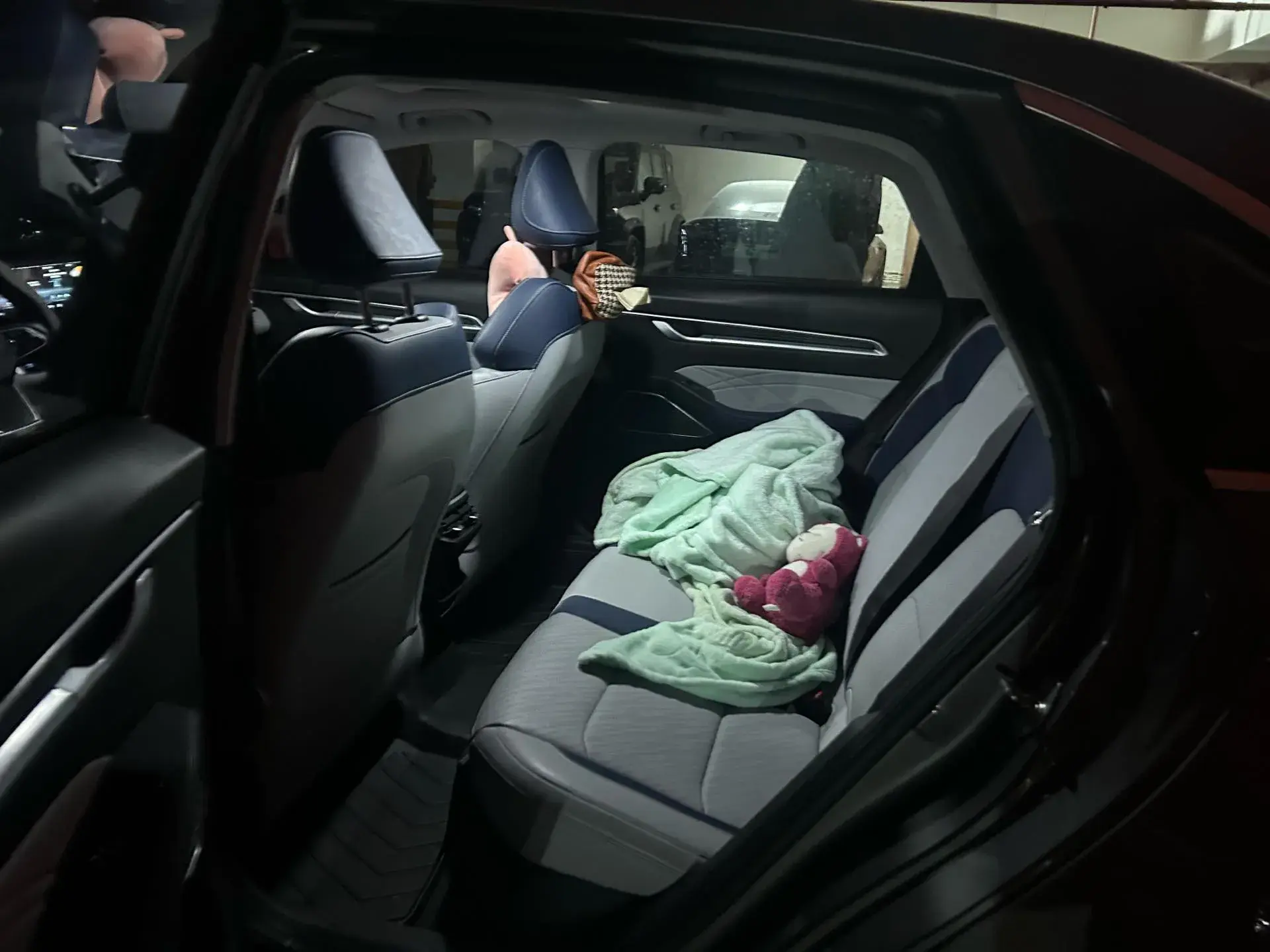 2022 GEELY EMGRAND thumbnail 4