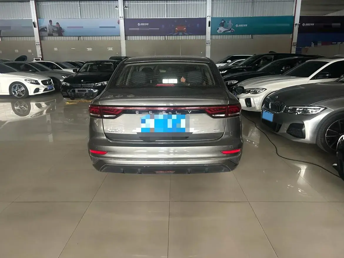 2022 GEELY EMGRAND thumbnail 2