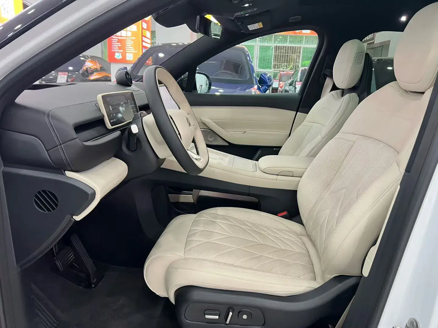 2025 NIO ES6 thumbnail 4