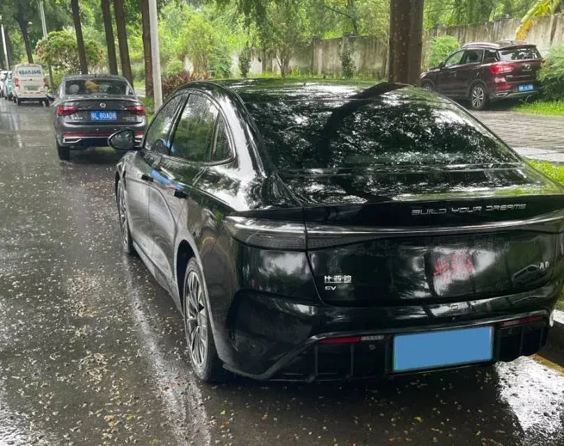 2023 BYD SEAL thumbnail 3