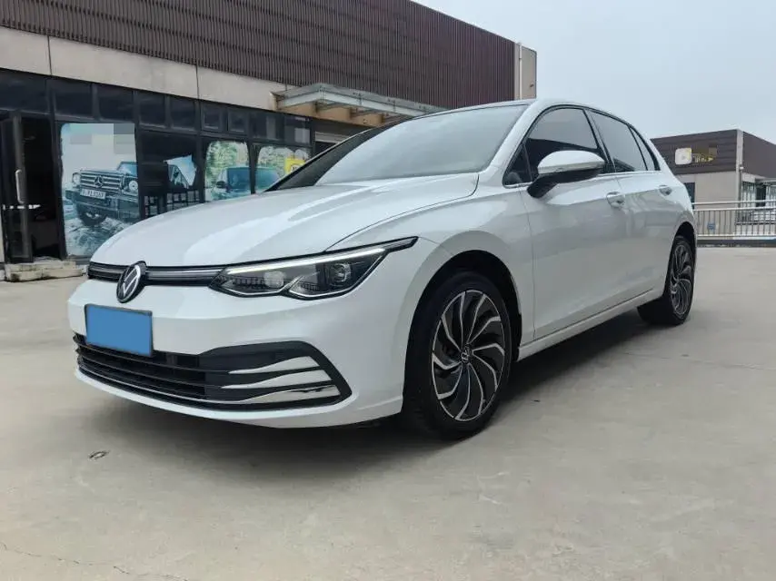 2023 VOLKSWAGEN GOLF view 1