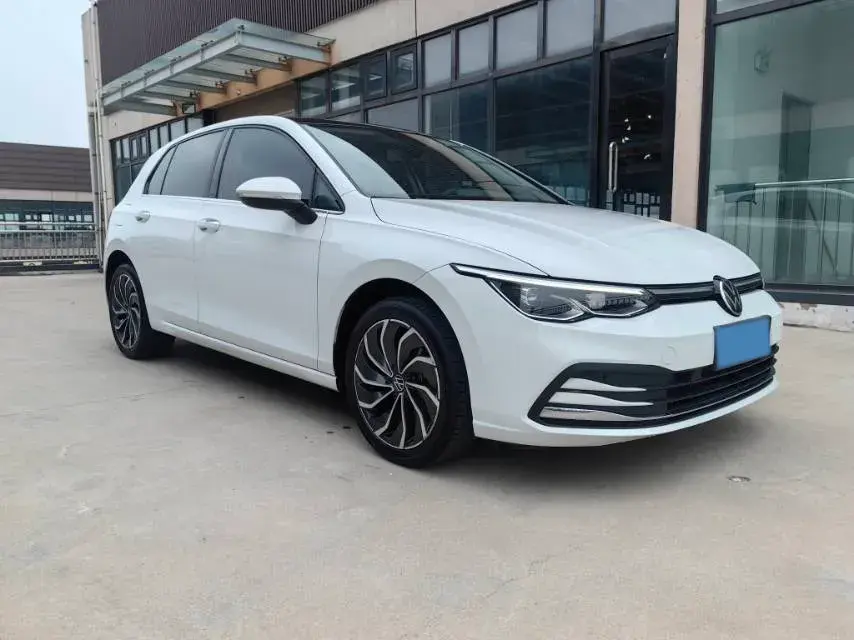 2023 VOLKSWAGEN GOLF thumbnail 3