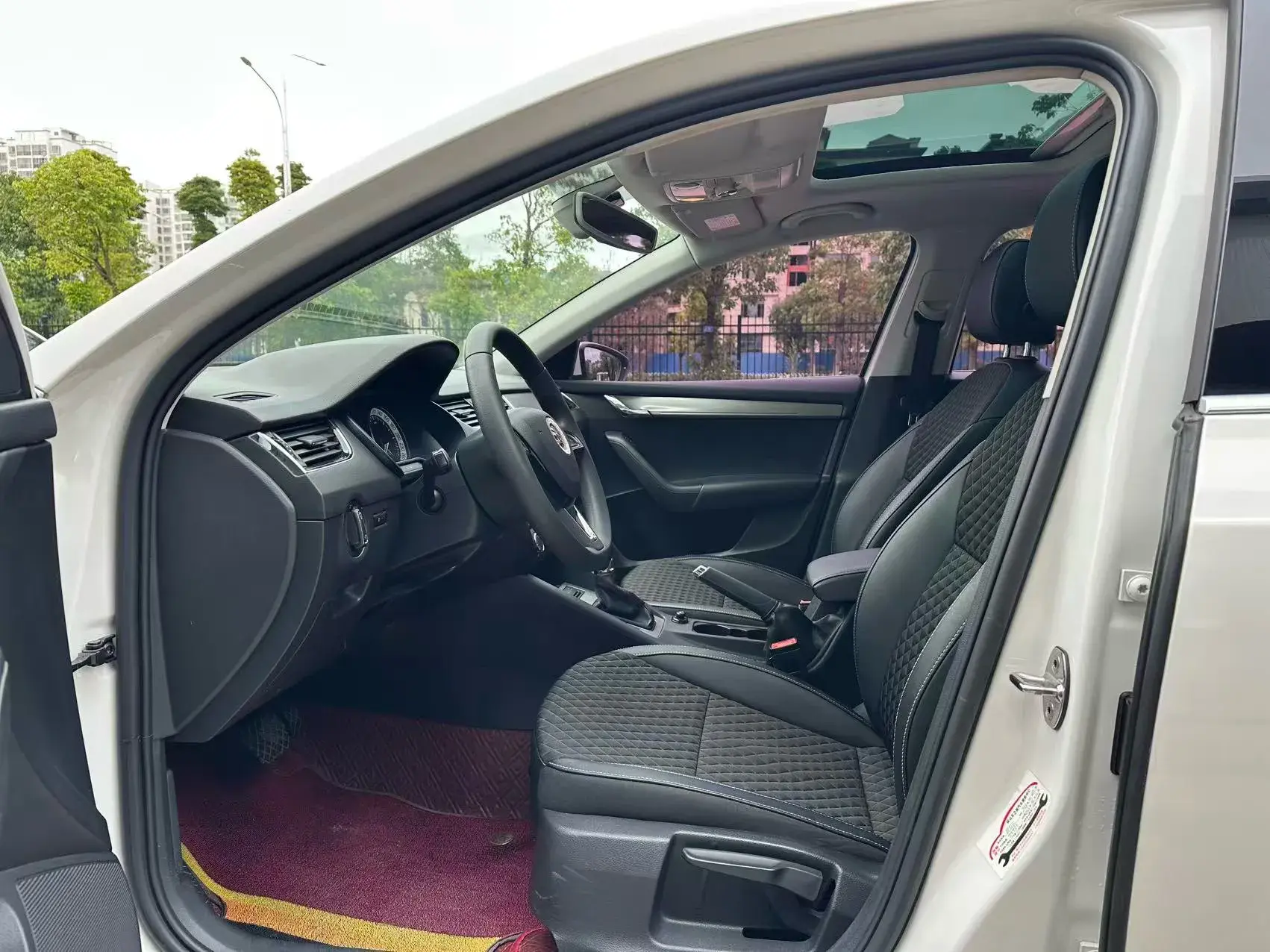 2019 SKODA OCTAVIA thumbnail 4