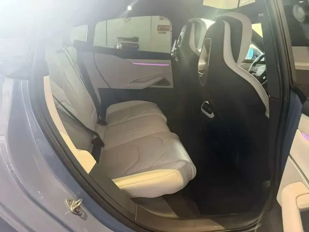 2024 MI SU7 thumbnail 3