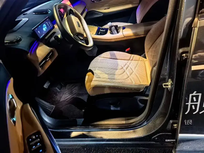 2025 GEELY GALAXY thumbnail 2