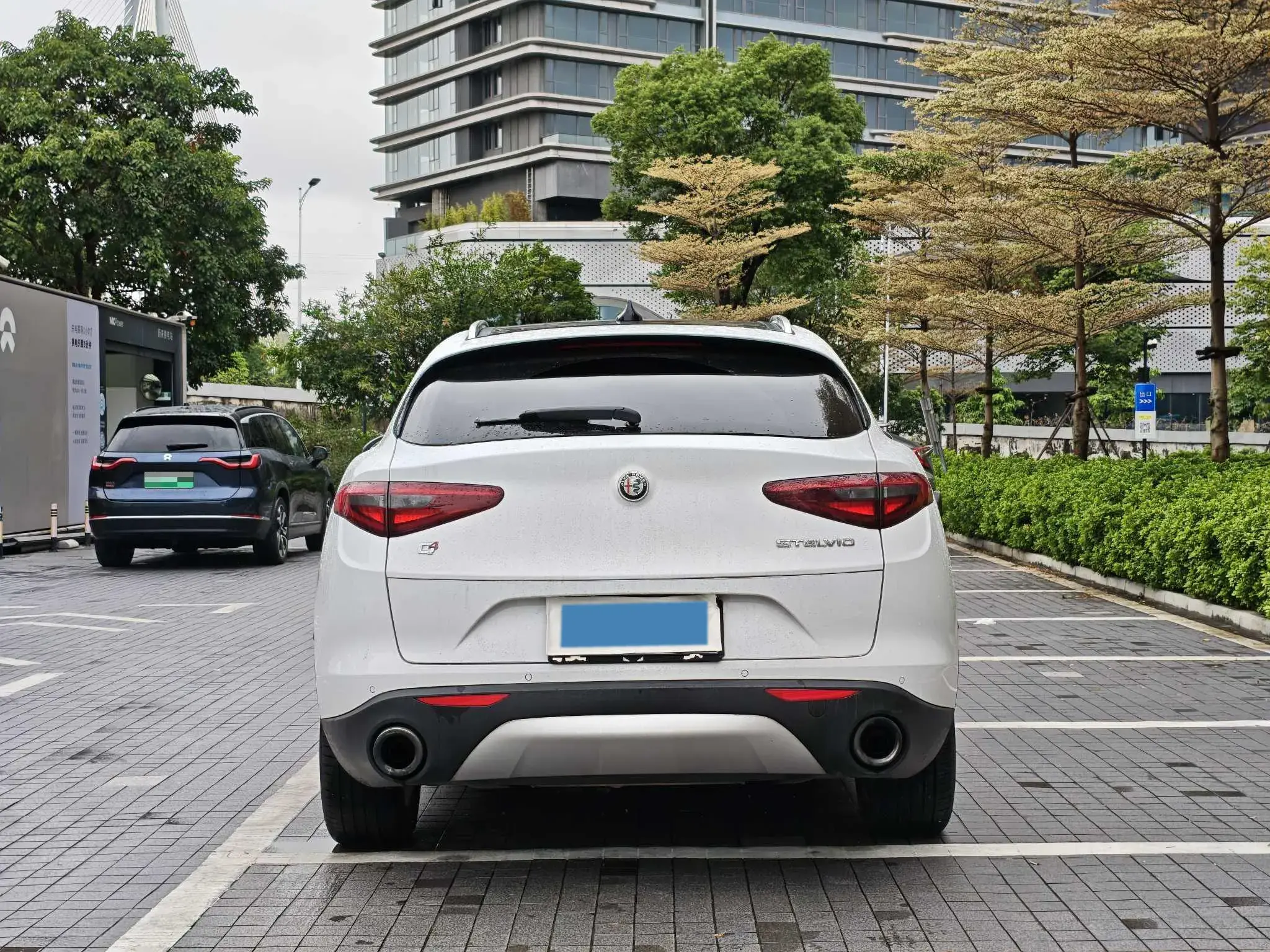 2017 ALFA ROMEO thumbnail 3