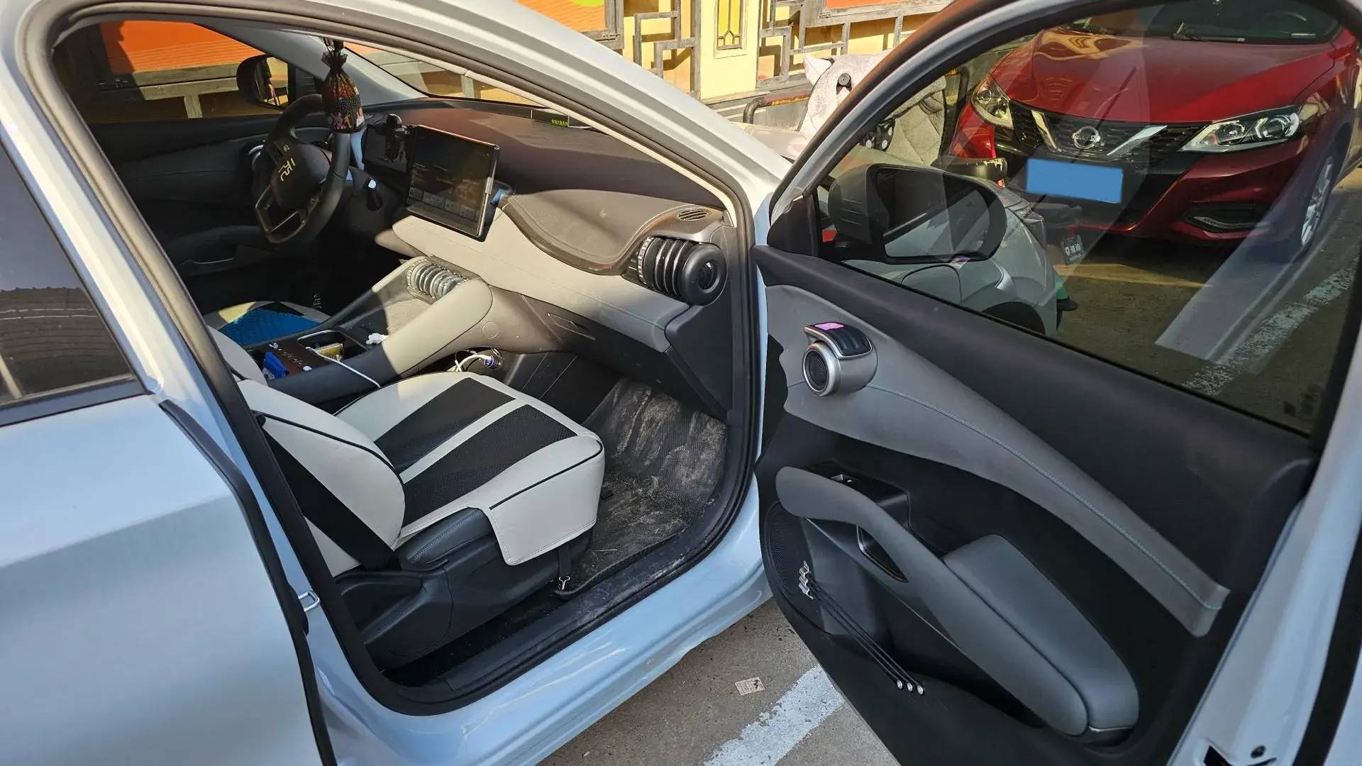 2025 BYD YUAN thumbnail 3