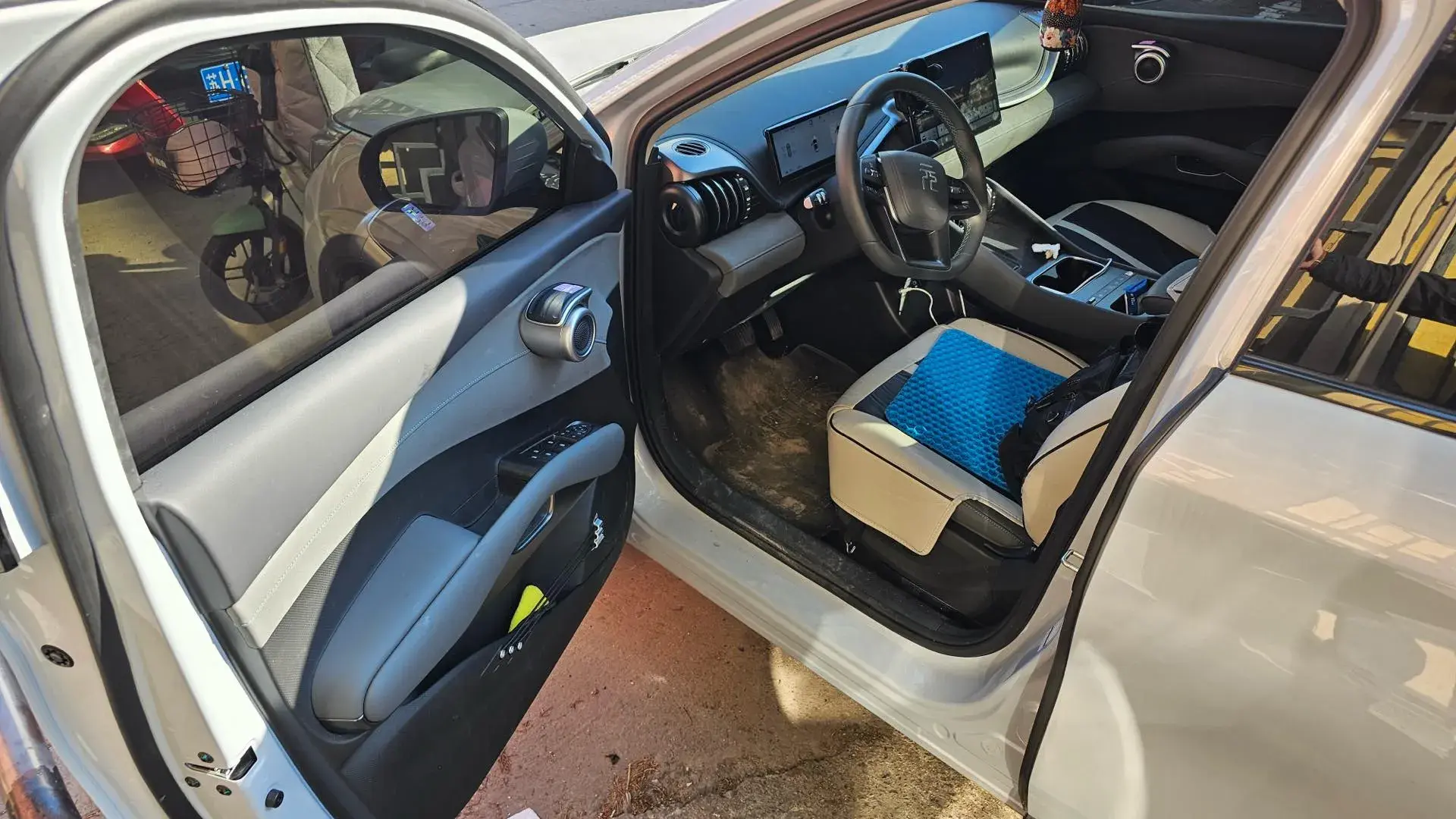 2025 BYD YUAN thumbnail 2